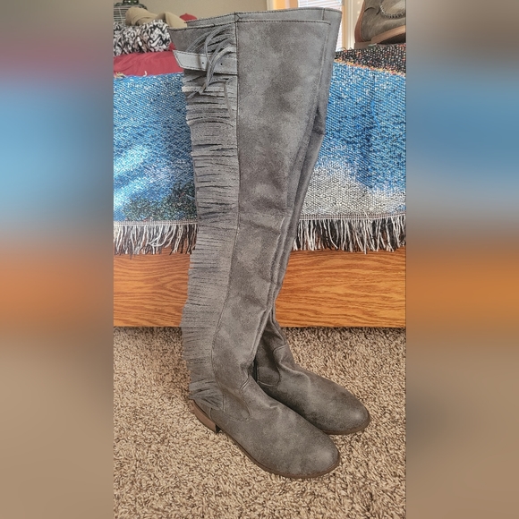 Low heal above the knee Boots - Picture 3 of 4